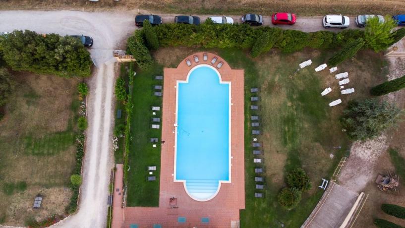 Casale ad Ospedalicchio, Appartamenti con Piscina 