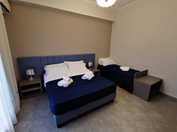 Camera tripla in hotel per famiglie sul mare