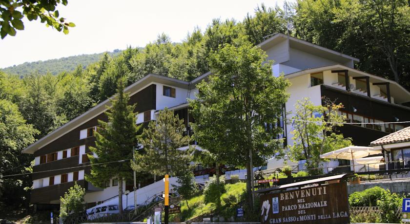 hotel-corno-grande-gransasso-pratiditivo-fronte-piste-sciictiche