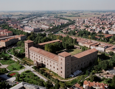 Stay in B&B: The castel of Visconteo in Pavia