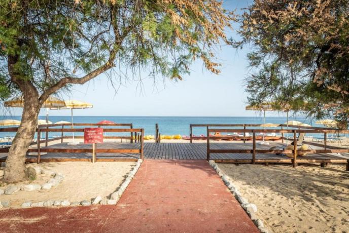 Accesso villaggio spiaggia di sabbia 