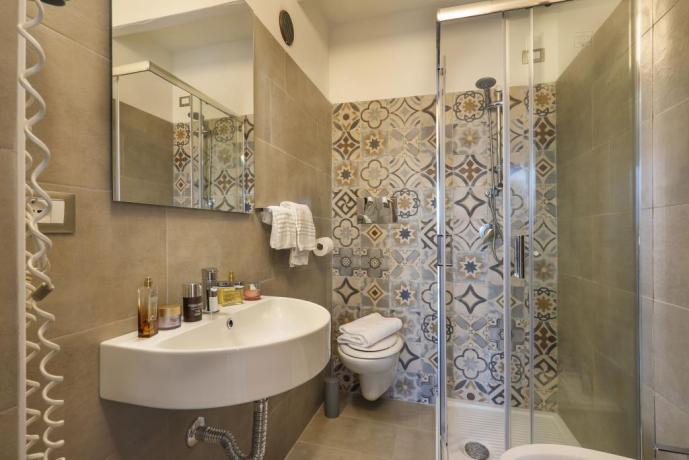 Bagno con doccia hotel3stelle Lido di Camaiore 