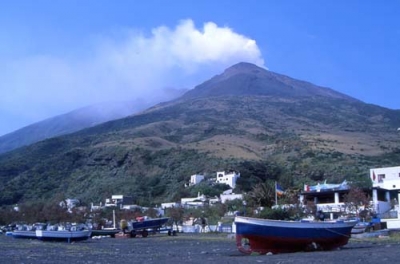 albergo a stromboli vicino alla spiaggia
