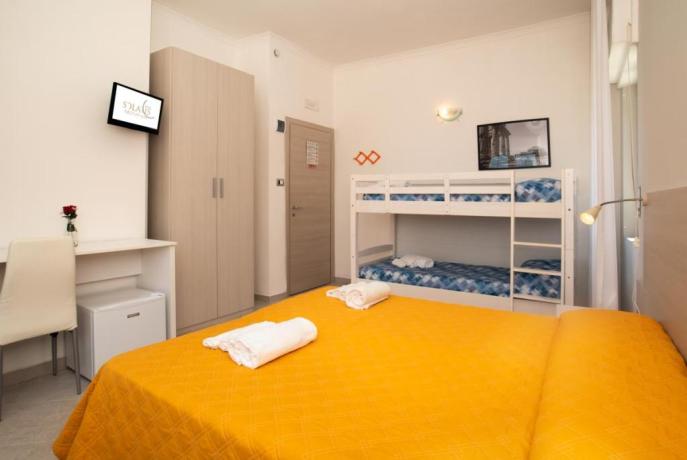 arredamento-camera-quadrupla-superior-hotel-Paestum 