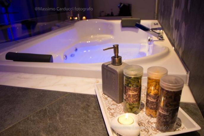 Jacuzzi 2 posti in Romantica Luxury Suite  