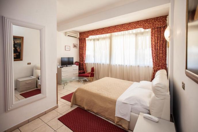 Spaziosa camera matrimoniale Hotel Roma