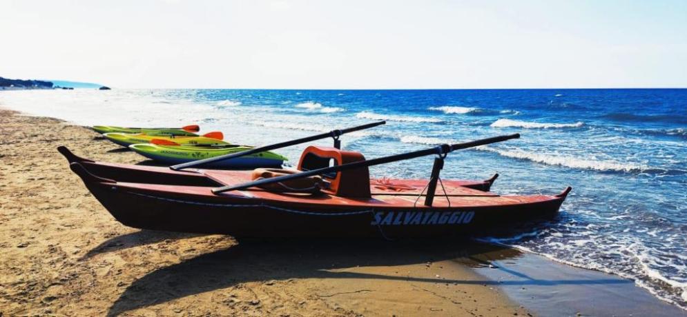 Lido privato con bagnino Villaggio turistico Rodi-Garganico 