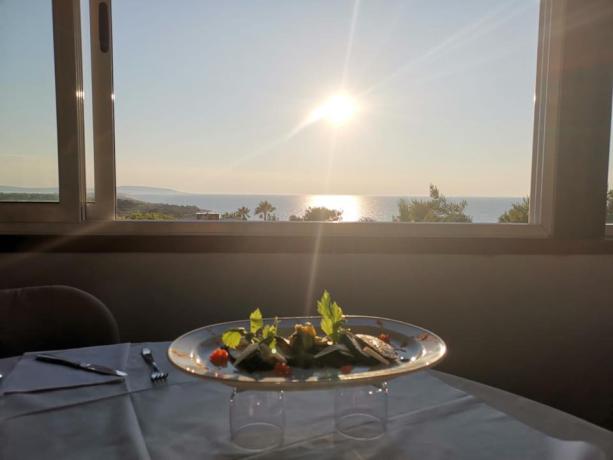 Ristorante con terrazzino panoramico Villaggio Rodi-Garganico Puglia 