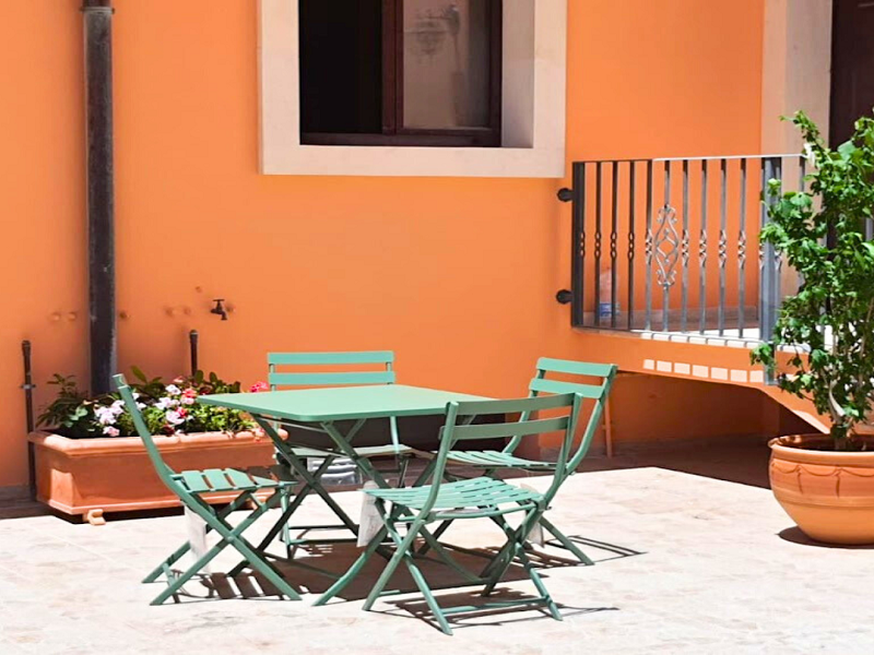 Terrazza attrezzata in Residence con Tavolini-sedie