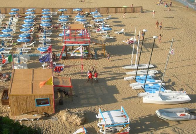 Spiaggia Privata attrezzata bagnino Hotel Noto 