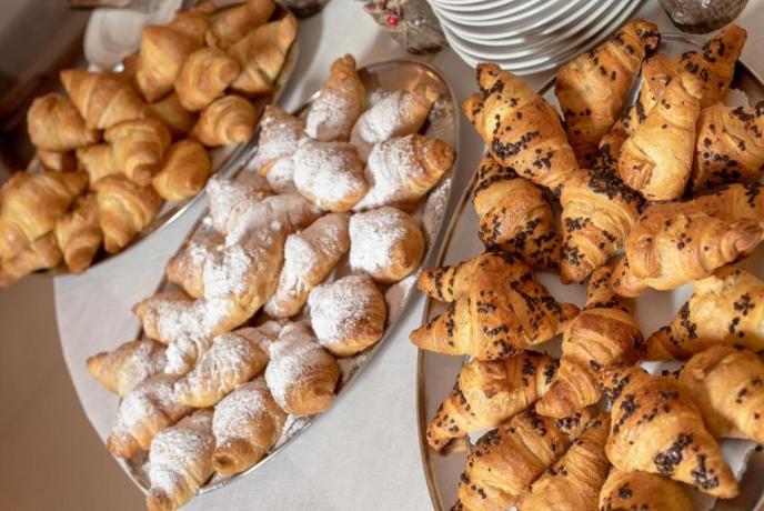 Buffet servito della colazione 