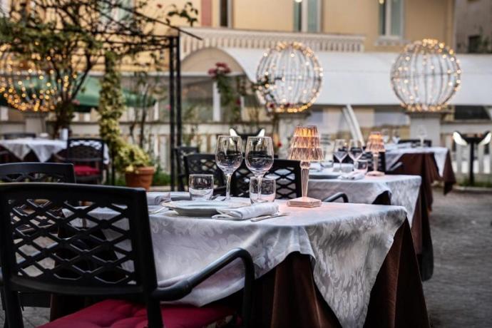 Ristorante esterno a Fiuggi in Hotel 4**** 