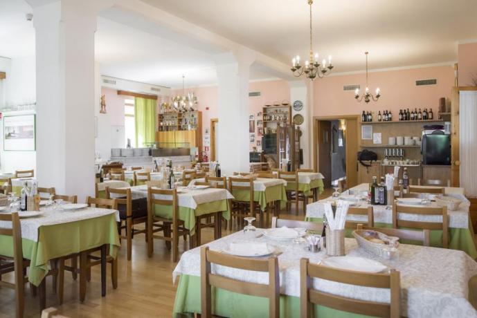 Sala ristorante hotel 3 stelle a Lavarone-Trento 