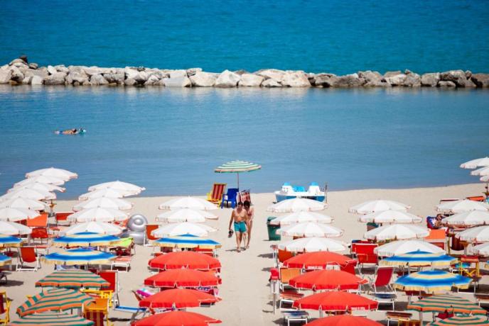 Albergo 3 stelle fronte mare, AP