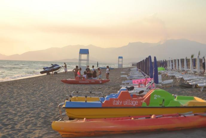 Resort Baia Domizia con noleggio ombrelloni