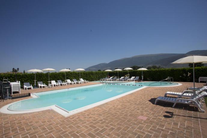 piscina panoramica country house hispellum	 