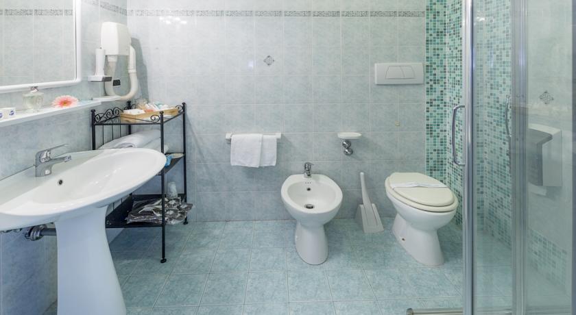 Servizi Igenici Ampi con box doccia