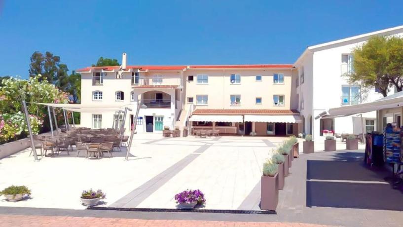 Esterno villaggio 4 stelle vicino San Teodoro