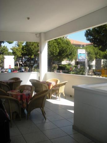 Hotel con portico per colazione a Silvi Marina