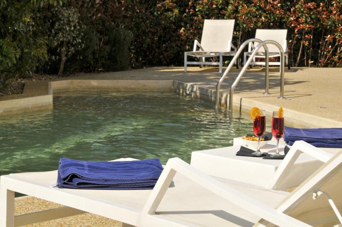 Piscina all'aperto per ospiti in Hotel a Fondi 