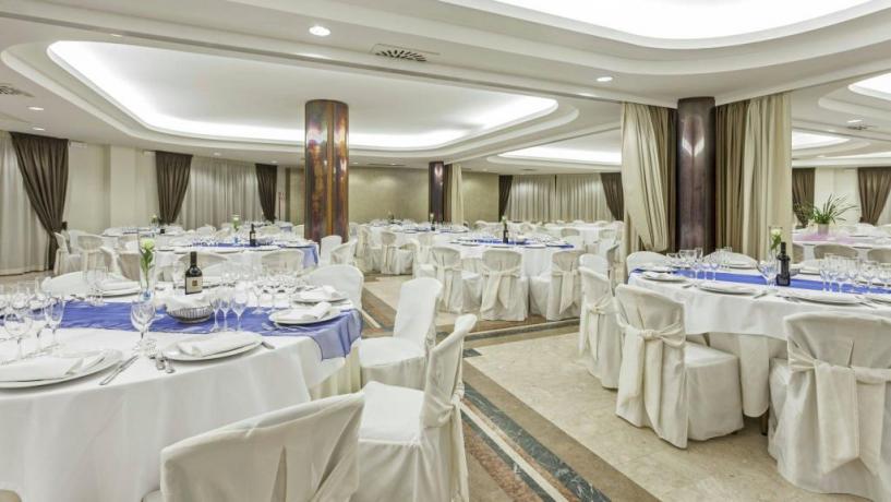 Sala ristorante albergo elegante 4 stelle Avezzano