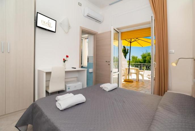 camera-deluxe-arredata-hotel-Paestum-Capaccio-Cilento