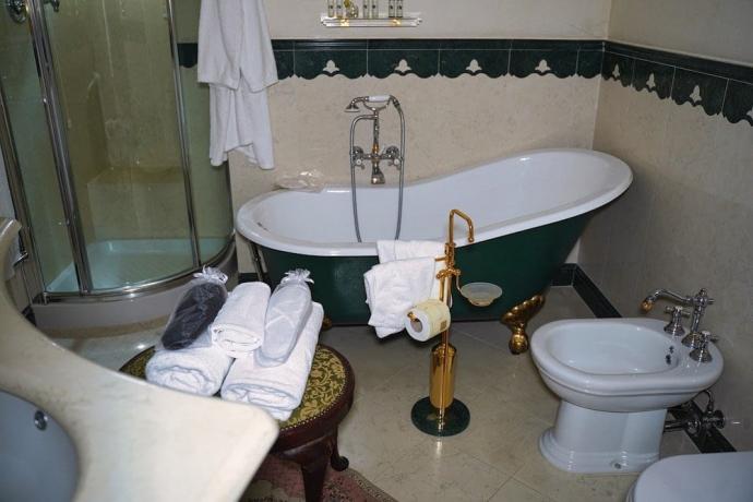 Bagno privato con vasca suite centro Arezzo