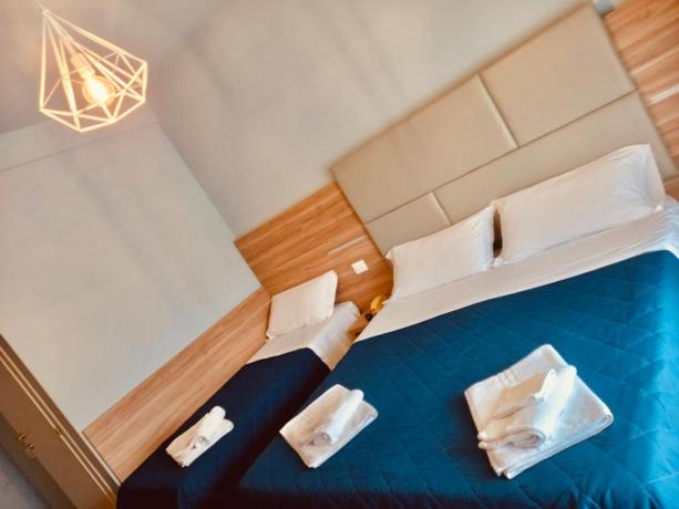 Camera-tripla-balcone-Hotel-3stelle-Lago-Trasimeno