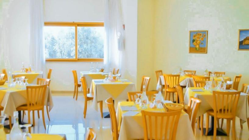 Sala ristorante buffet Hotel 3 stelle Rodi-Garganico