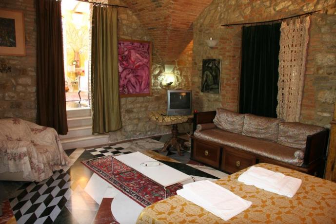 Relais Calenzano vicino Prato Suite Gialla  