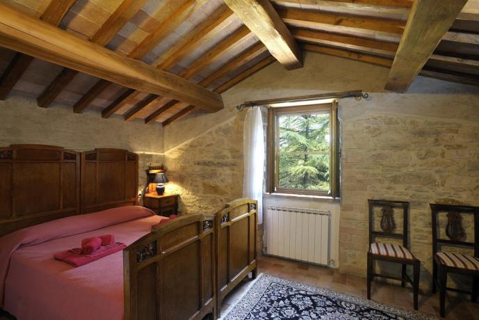 Appartamenti ellera di corciano con camera matrimoniale