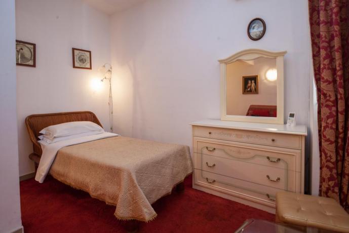 Camera singola in hotel ad Ostia