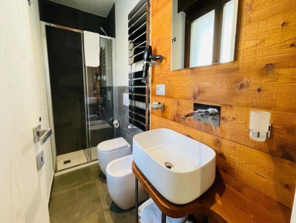 Spaziosa doccia in Bagno privato a Bardonecchia 