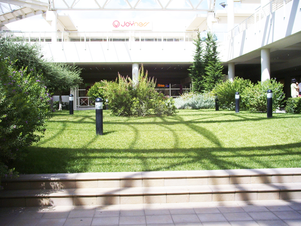 Centro commerciale Sedici Pini