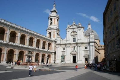 Alberghi vicino: Piazza del Santuario di Loreto AN