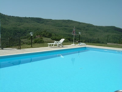 Pulizia piscina in villa e casa privata