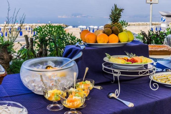 Buffet con vista sul mare  