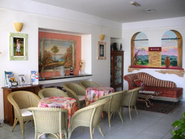 Hotel con Salotto per ospiti a Silvi Marina