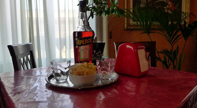 Aperitivo nel bar dell'Hotel a Palermo  