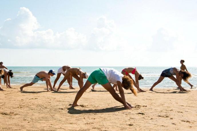 Ginnastica in riva al mare di Vieste 