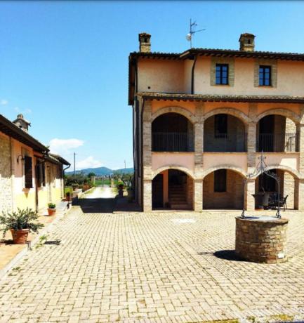 Parcheggio Gratuito in Agriturismo in Campagna Umbra