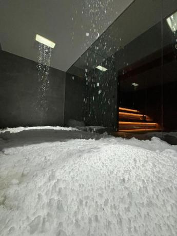 Stanza della neve e cascata di ghiaccio