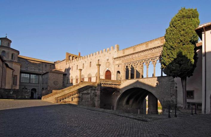 Palazzo dei Papi vicino alla ns. Country House