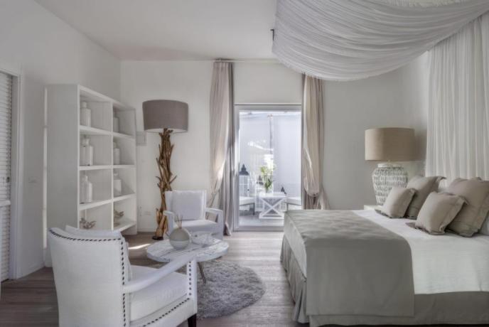 hotel-corte-degli-aragonesi-suite-con-piscina-privata-doccia-jacuzzi