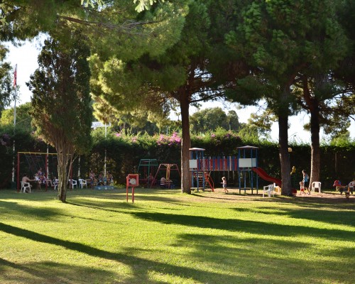 Villaggio 3 stelle con area giochi bambini