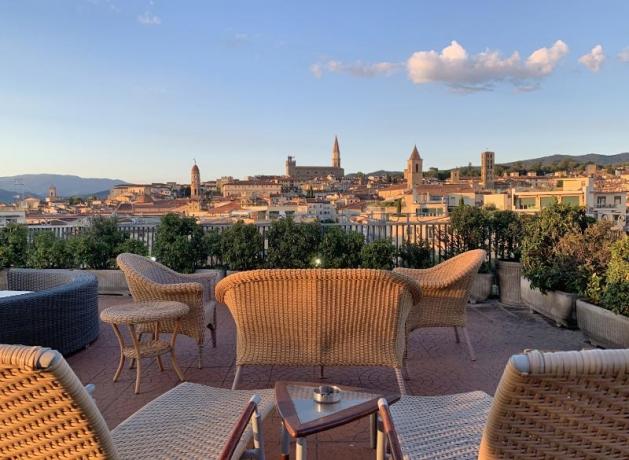 Terrazza con vista città antica Arezzo hotel4stelle