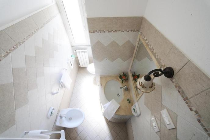 Camere con servizi interni vicino al Mare Terracina