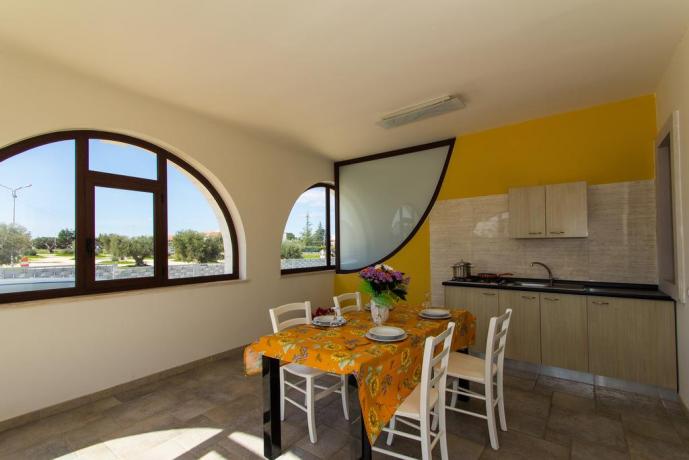 Appartamenti con soggiorno e finestra panoramica in Puglia