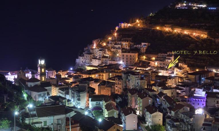 Vista di Minori costiera amalfitana