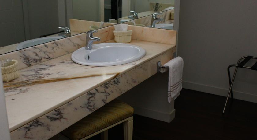 lavabo marmo di carrara hotel Arcobaleno Padova